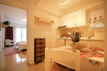 Leonardos Apartment *